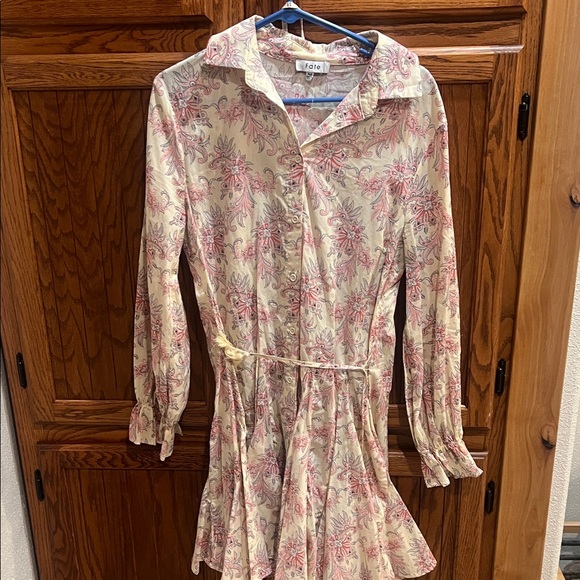 Fate Dresses & Skirts - Fate Pink and Cream Paisley Dress LS size medium